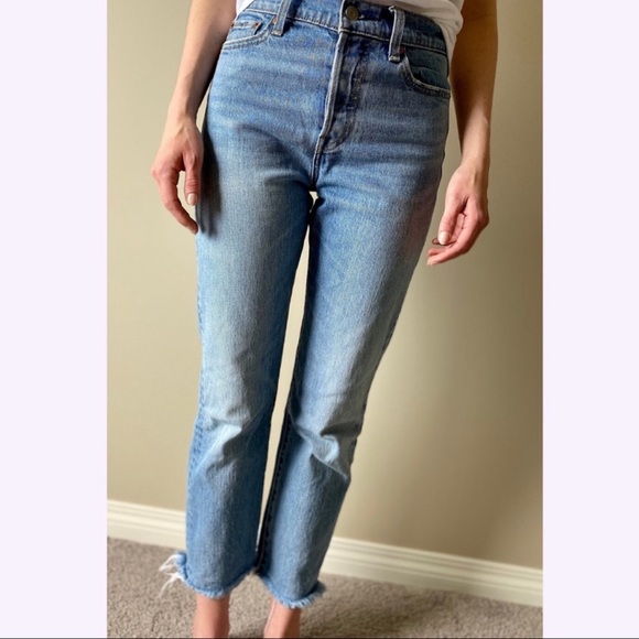 Levi’s || Wedgie Straight Jean - Picture 2 of 2